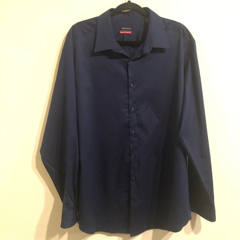 Men's Dark blue long sleeve button up dress shirt